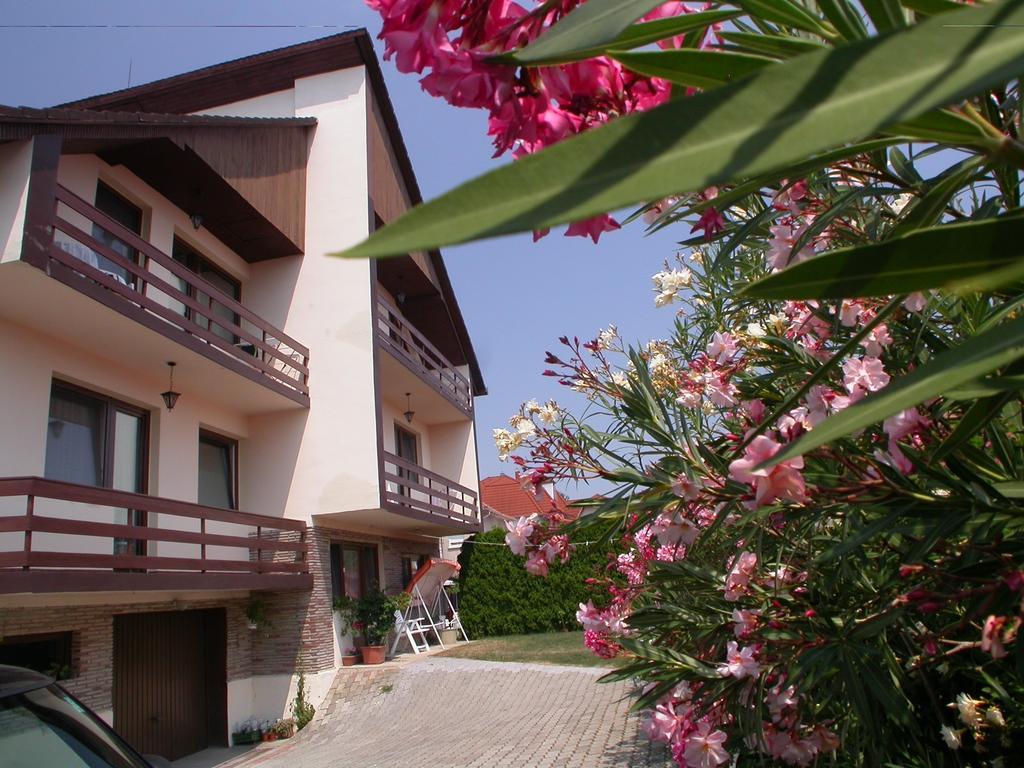 Heviz Therme Apartmenthaus Bagian luar foto