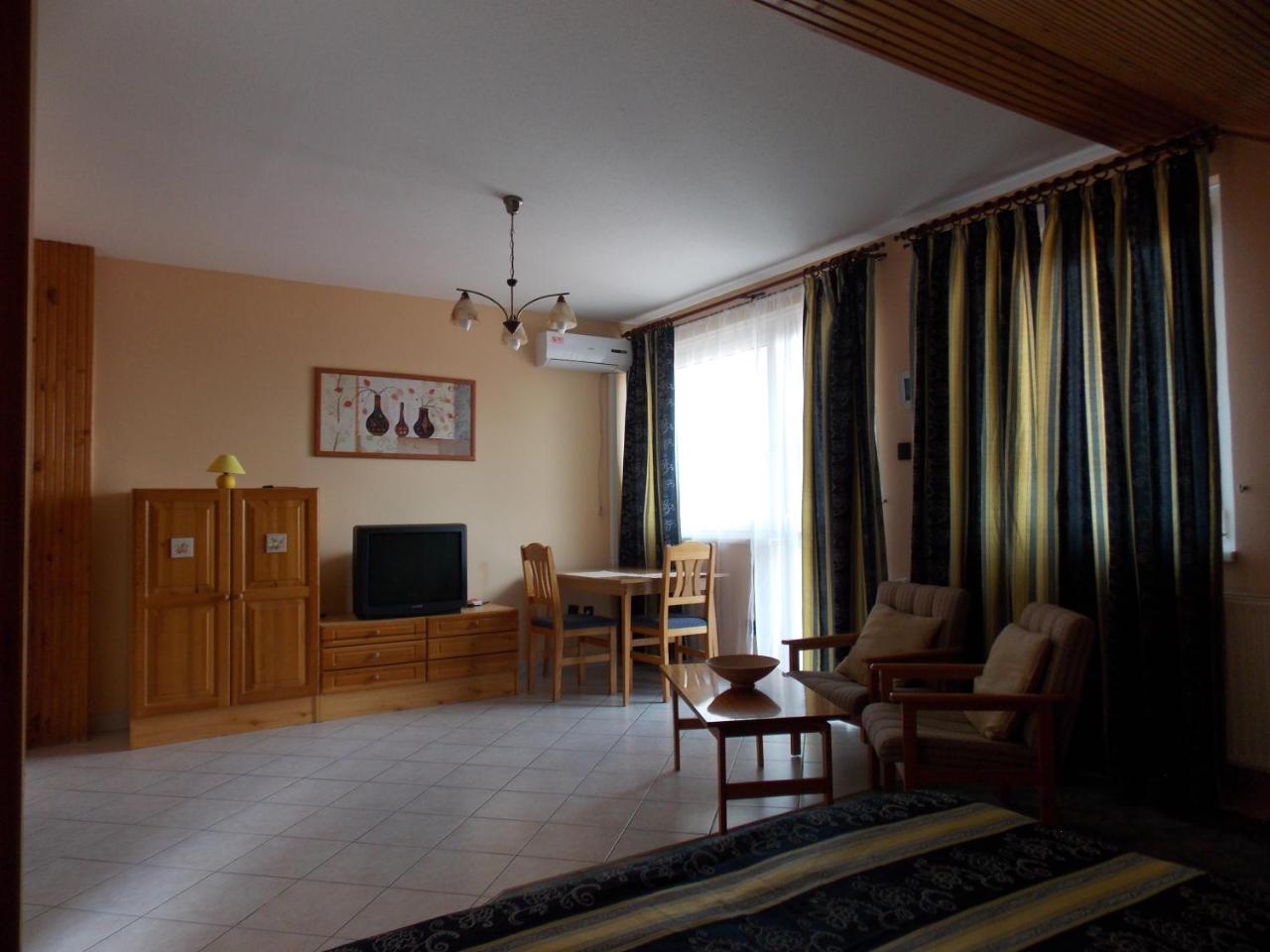 Heviz Therme Apartmenthaus Bagian luar foto