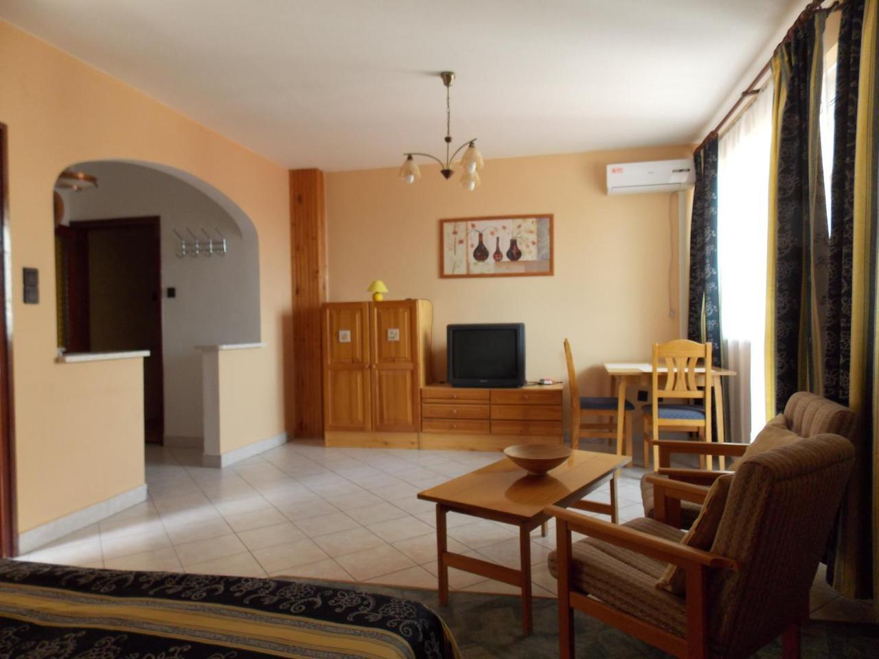 Heviz Therme Apartmenthaus Bagian luar foto