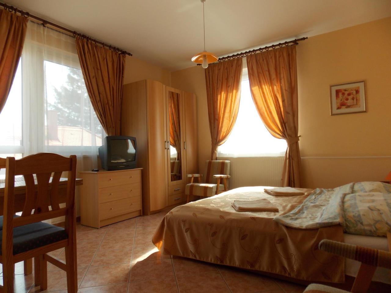Heviz Therme Apartmenthaus Bagian luar foto